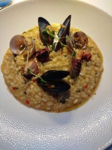 Από τη θρυλική Λαγουδέρα στο Omilos Restaurant Bar: H γεύση της κοσμοπολίτικης Ύδρας - FlagInLife