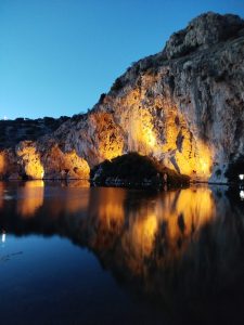 Όταν η εμπιστοσύνη συναντά το ταλέντο: Η συνεργασία John Σκοτίδα & Ιωάννη Αλίμπαλη στο AbraOvata της Λίμνης Βουλιαγμένης - FlagInLife