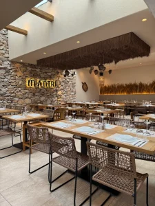 Mantri Mountain Resto: Στο βουνό των νοτίων προαστίων κρύβεται ένας γαστρονομικός προορισμός - FlagInLife
