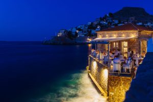 Από τη θρυλική Λαγουδέρα στο Omilos Restaurant Bar: H γεύση της κοσμοπολίτικης Ύδρας - FlagInLife
