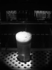 Mannequin: το μικρό bar της Πάτρας που τάραξε τα νερά - FlagInLife