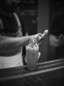 Mockingbird’s Bar: H φωλιά του Χαλανδρίου για cocktails και παρέες - FlagInLife