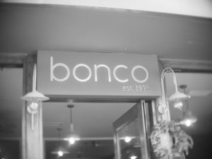 Bonco: Τρεις δεκαετίες στο κέντρο της καθημερινότητας 1 Bonco: Τρεις δεκαετίες στο κέντρο της καθημερινότητας - FlagInLife