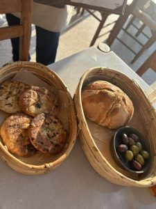 Taverna 37: Μια ντελικάτη ταβέρνα σαν σε νησί, σε ένα deck πάνω στην θάλασσα στο Four Seasons 3 Taverna 37: Μια ντελικάτη ταβέρνα σαν σε νησί, σε ένα deck πάνω στην θάλασσα στο Four Seasons - FlagInLife