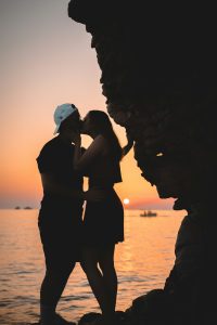 48 ώρες στο Αγκίστρι: Το μικρό «love island» του Αργοσαρωνικού που λατρεύουν τα ζευγάρια - FlagInLife