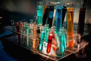 Prebatch, τεχνικές και cocktails: Τι χάνει το σύγχρονο bartending όταν ξεχνά τον πελάτη - FlagInLife