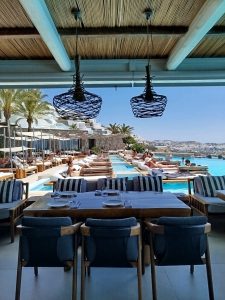 Meraki Mykonos: Η νέα εποχή της Ελληνικής Κουζίνας στο Cavo Tagoo οφείλεται στον chef Κυριάκο Μητσοτάκη και στην ομάδα του 3 Meraki Mykonos: Η νέα εποχή της Ελληνικής Κουζίνας στο Cavo Tagoo οφείλεται στον chef Κυριάκο Μητσοτάκη και στην ομάδα του - FlagInLife