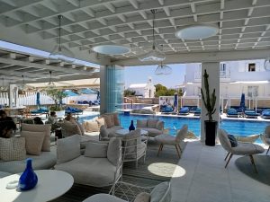 Noa στο Myconian Kyma: Η Ελληνική κουζίνα του Παναγιώτη Τσουκάτου σε γυρνά νοσταλγικά στο χρόνο - FlagInLife