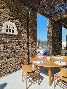 The Dovecote: Η νέα γαστρονομική ταυτότητα του ιστορικού Tinos Beach Resort - FlagInLife