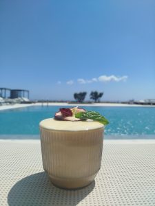 Tinos Beach Hotel: Η αναγέννηση του ιστορικού ξενοδοχείου που άλλαξε την τουριστική ταυτότητα της Τήνου - FlagInLife