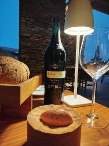 The Dovecote: Η νέα γαστρονομική ταυτότητα του ιστορικού Tinos Beach Resort - FlagInLife