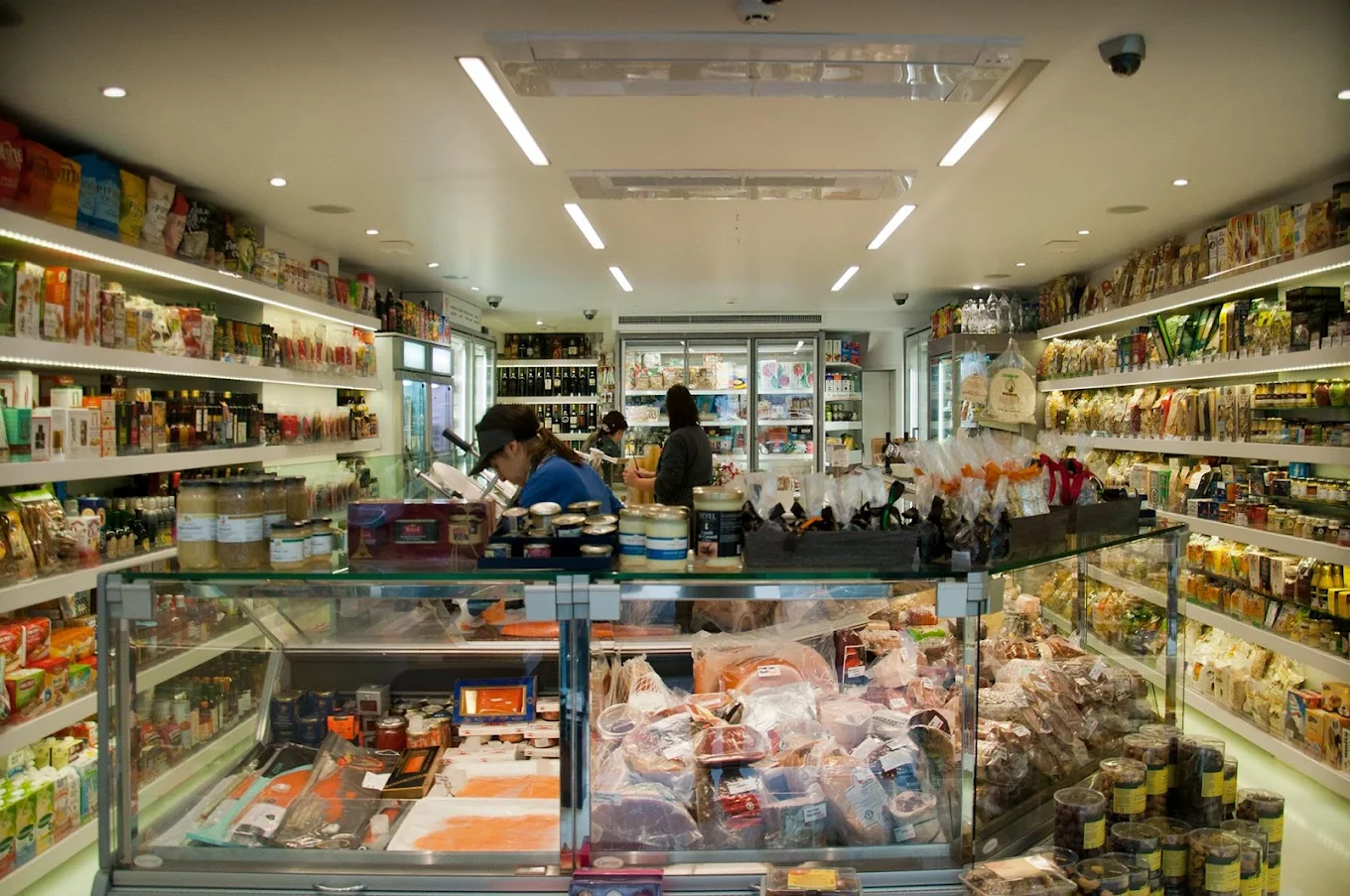 Nora's Deli: Εξαιρετικές γευστικές προτάσεις για τα καλοκαιρινά βράδια - FlagInLife