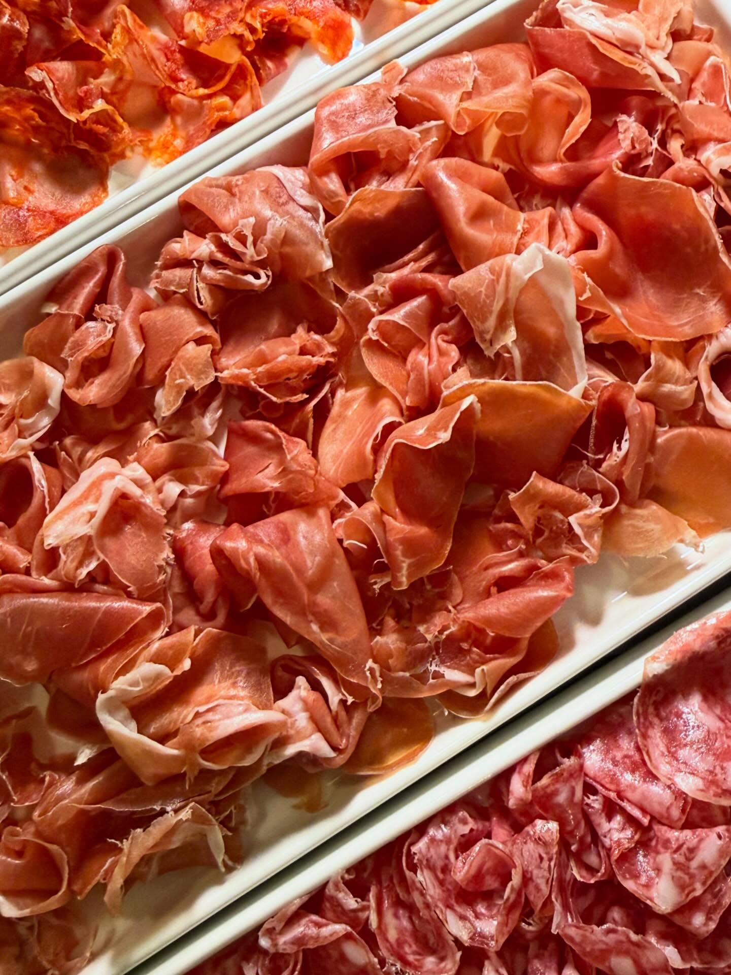 Nora's Deli: Εξαιρετικές γευστικές προτάσεις για τα καλοκαιρινά βράδια - FlagInLife