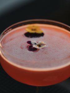 Τρία beach bars κοντά στην Αθήνα που μοιάζουν με καλοκαιρινές διακοπές 4 Τρία beach bars κοντά στην Αθήνα που μοιάζουν με καλοκαιρινές διακοπές - FlagInLife