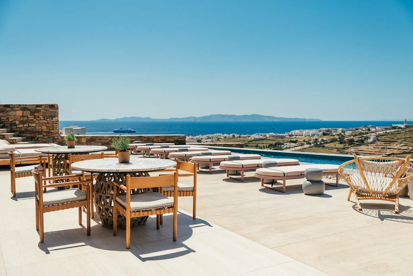 Petra Restaurant Tinos: Μια γαστρονομική εμπειρία με θέα το Αιγαίο - FlagInLife