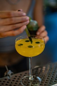Έπρεπε Bar: Ένα αγαπημένο στέκι στην Κυψέλη ωριμάζει χωρίς να χάσει το χαρακτήρα του 3 Έπρεπε Bar: Ένα αγαπημένο στέκι στην Κυψέλη ωριμάζει χωρίς να χάσει το χαρακτήρα του - FlagInLife