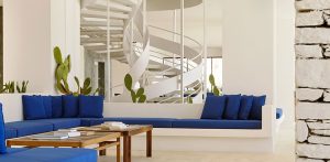 Tinos Beach Hotel: Η αναγέννηση του ιστορικού ξενοδοχείου που άλλαξε την τουριστική ταυτότητα της Τήνου - FlagInLife