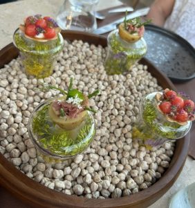 Verde Ruga Restaurant: Η σύγχρονη γαστρονομική ταυτότητα της Ζακύνθου μέσα σε έναν ελαιώνα αιώνων 3 Verde Ruga Restaurant: Η σύγχρονη γαστρονομική ταυτότητα της Ζακύνθου μέσα σε έναν ελαιώνα αιώνων - FlagInLife