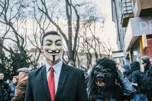 Ο εξευτελισμός της πολιτικής έχει όρια; Η κρίση στον ΣΥΡΙΖΑ και η ιστορία της δημοκρατικής Αριστεράς - FlagInLife