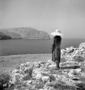 «Βλέμμα στον κόσμο»: Η Joan Leigh Fermor φωτογραφίζει την Ελλάδα στην Ύδρα - FlagInLife