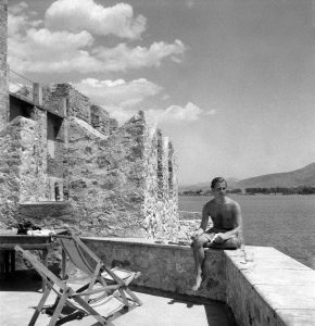 «Βλέμμα στον κόσμο»: Η Joan Leigh Fermor φωτογραφίζει την Ελλάδα στην Ύδρα - FlagInLife