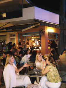 Trevizo Spritzeria: Tο Ιταλικό aperitivo της Νέας Πεντέλης - FlagInLife