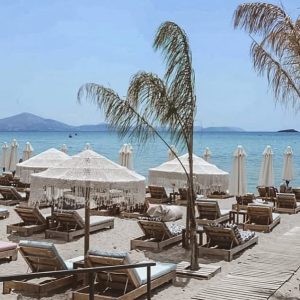 Τρία beach bars κοντά στην Αθήνα που μοιάζουν με καλοκαιρινές διακοπές 3 Τρία beach bars κοντά στην Αθήνα που μοιάζουν με καλοκαιρινές διακοπές - FlagInLife