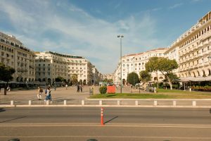 Πλατεία Αριστοτέλους: Γιατί η γαστρονομική ταυτότητα της Θεσσαλονίκης απουσιάζει από το πιο κεντρικό της σημείο 1 Πλατεία Αριστοτέλους: Γιατί η γαστρονομική ταυτότητα της Θεσσαλονίκης απουσιάζει από το πιο κεντρικό της σημείο - FlagInLife