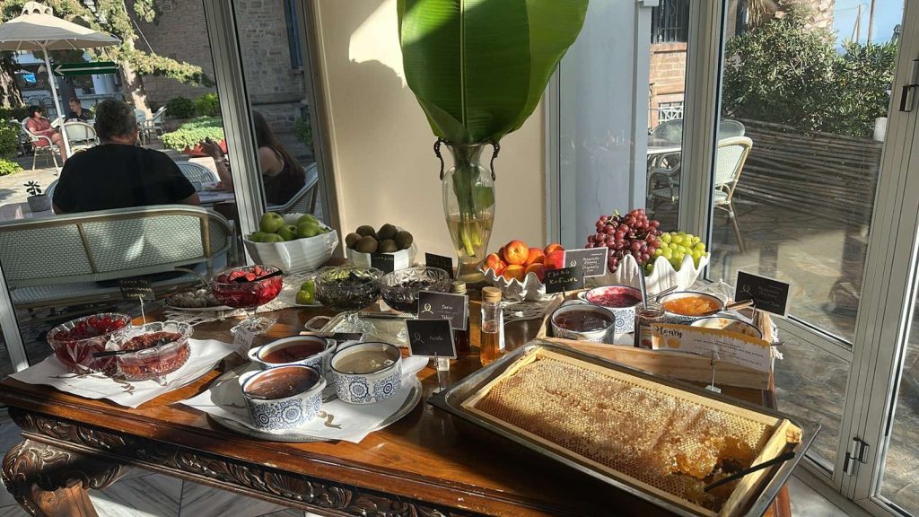Loriet Hotel: Η αρχοντική φιλοξενία της παλιάς Μυτιλήνης 7 Loriet Hotel: Η αρχοντική φιλοξενία της παλιάς Μυτιλήνης - FlagInLife