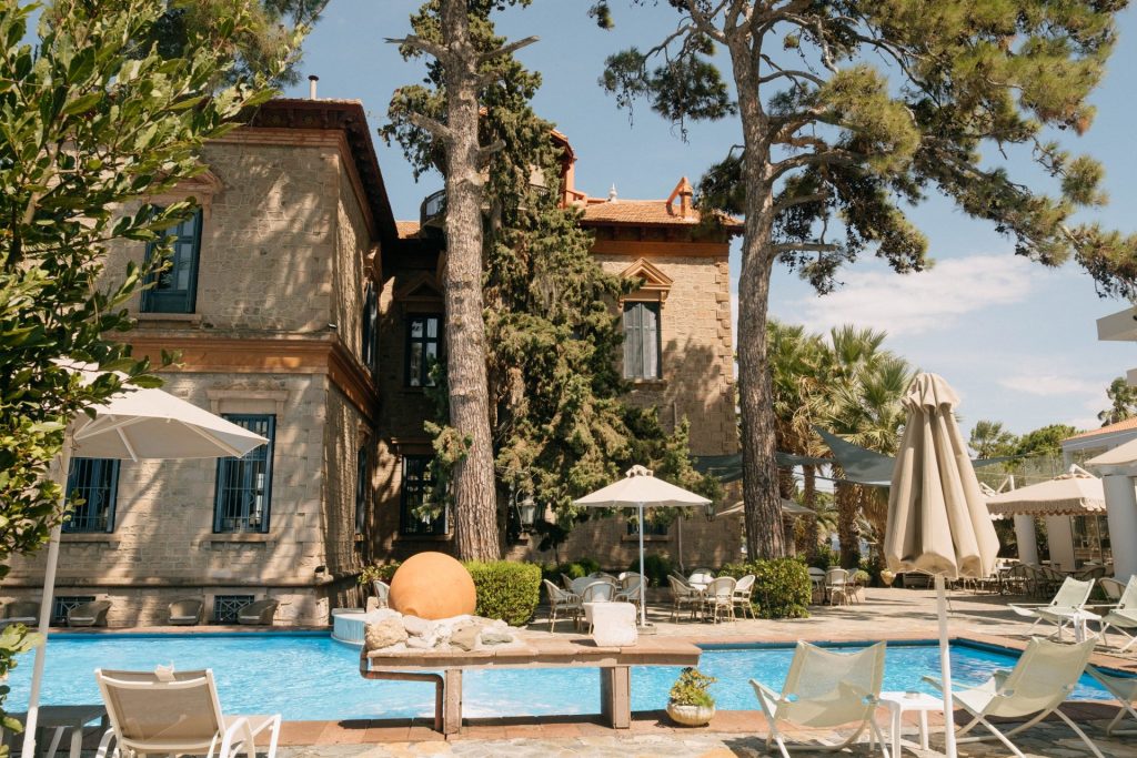 Loriet Hotel: Η αρχοντική φιλοξενία της παλιάς Μυτιλήνης 8 Loriet Hotel: Η αρχοντική φιλοξενία της παλιάς Μυτιλήνης - FlagInLife