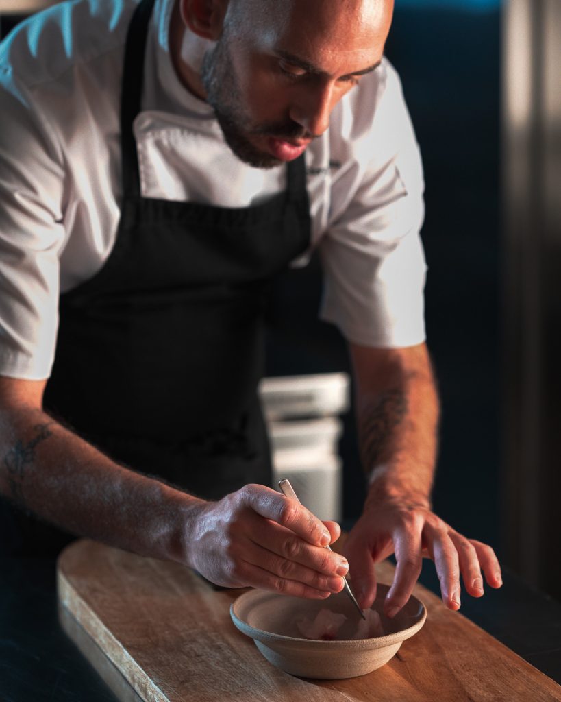 LAFS Mykonos Riviera Hotel & Spa: Η σύγχρονη ελληνική κουζίνα του Στέργιου Μπίτση με θέα το Αιγαίο - FlagInLife