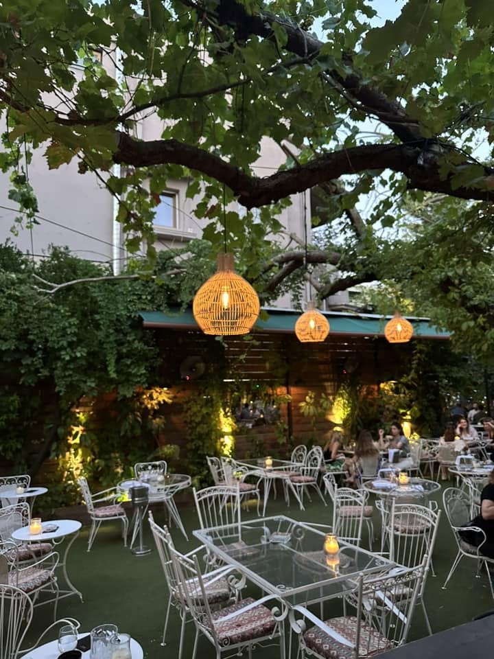Τρία δροσερά All Day cocktail bars στην Αθήνα με υπέροχο περιβάλλον για τις ημέρες του Αυγούστου - FlagInLife
