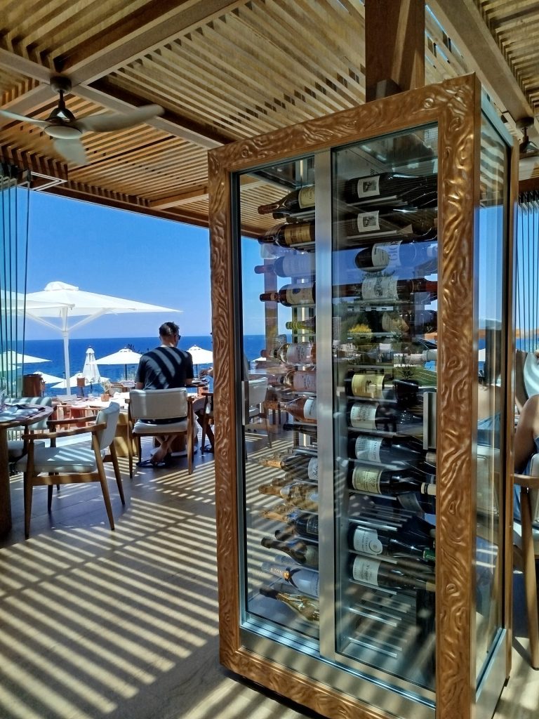 Novita Restaurant: Ο «μπαλαντέρ» του Lesante Cape που ξέρει να υπηρετεί το ελληνικό καλοκαίρι - FlagInLife