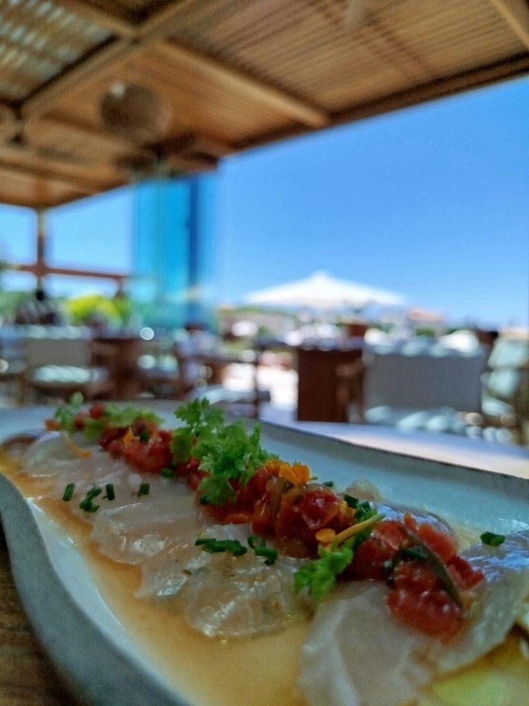 Novita Restaurant: Ο «μπαλαντέρ» του Lesante Cape που ξέρει να υπηρετεί το ελληνικό καλοκαίρι - FlagInLife