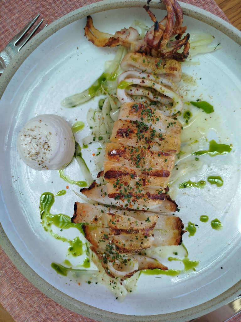 Novita Restaurant: Ο «μπαλαντέρ» του Lesante Cape που ξέρει να υπηρετεί το ελληνικό καλοκαίρι - FlagInLife