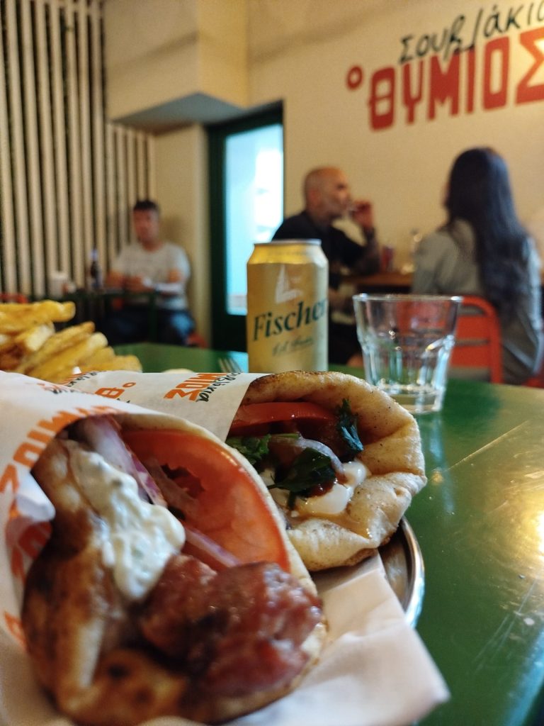 Σουβλάκια ο Θύμιος: «Ώπα, εδώ είμαστε...!» - FlagInLife