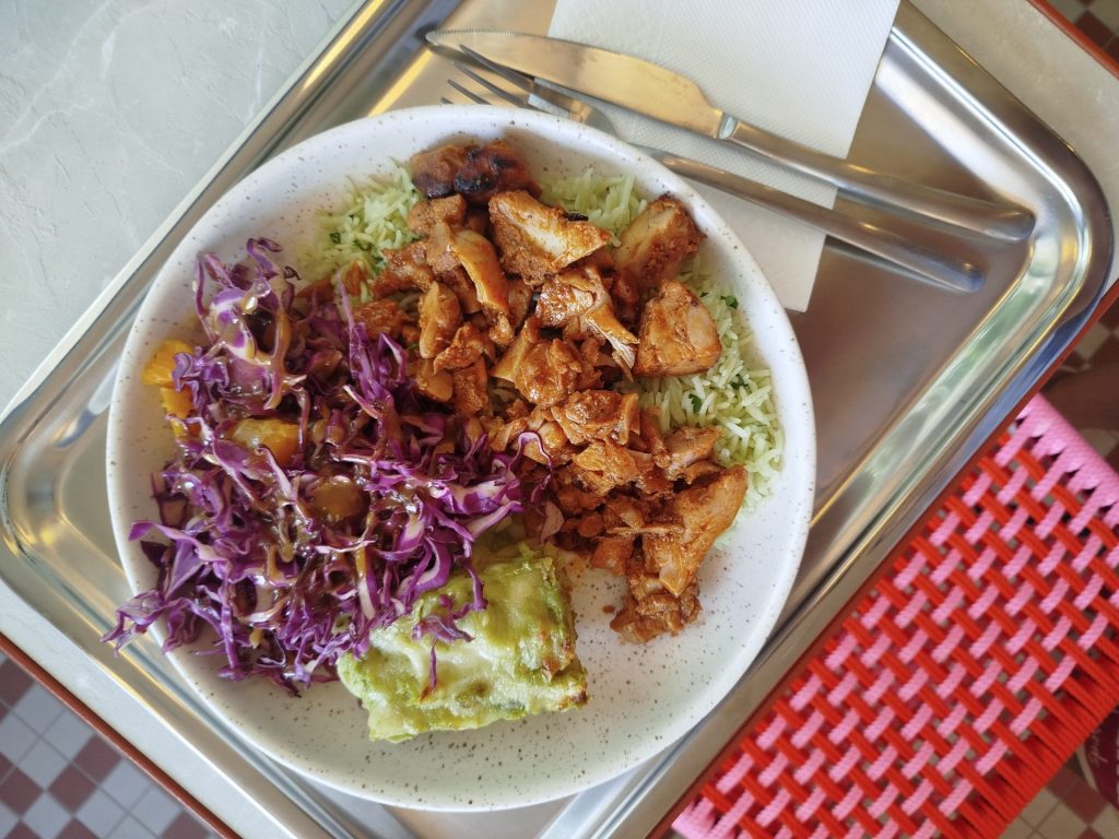 DINAS eat real: Η Ντίνα Νικολάου φέρνει το fast casual dining σε νέα εποχή στην Αθήνα - FlagInLife
