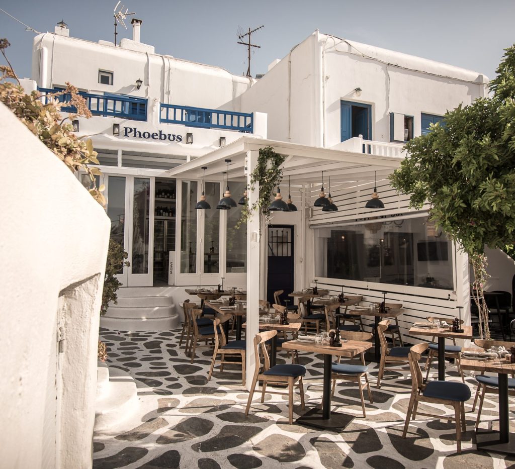 Phoebus Seafood Restaurant: Το εστιατόριο στη Μύκονο που έχει κάνει το ψάρι πρωταγωνιστή - FlagInLife