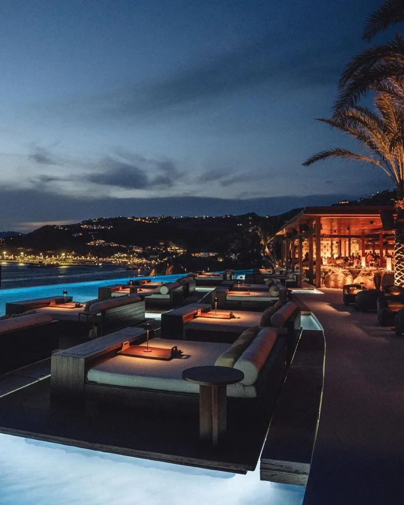 Zuma Mykonos: Μια γαστρονομική πολιτεία με πρωταγωνιστή τον Ανδρέα Μπολλάνο 2 Zuma Mykonos: Μια γαστρονομική πολιτεία με πρωταγωνιστή τον Ανδρέα Μπολλάνο - FlagInLife