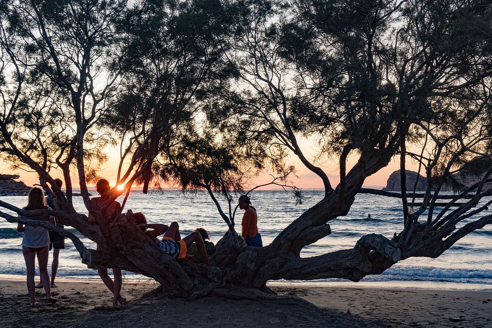 Ηλιοβασίλεμα, Σύρος: Γιατί όλοι μιλούν για το εστιατόριο του Κώστα Μπουγιούρη - FlagInLife