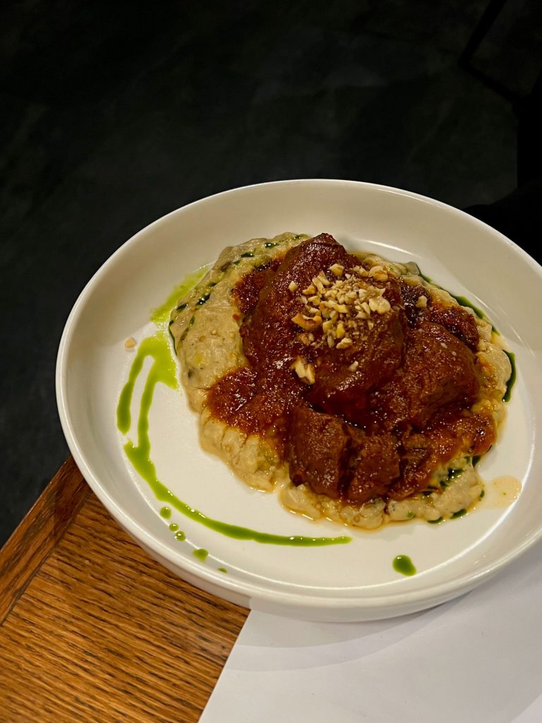 Μονμάρτη Wine Bar Restaurant: Η τέχνη ως μέρος του wine dining στη Θεσσαλονίκη - FlagInLife