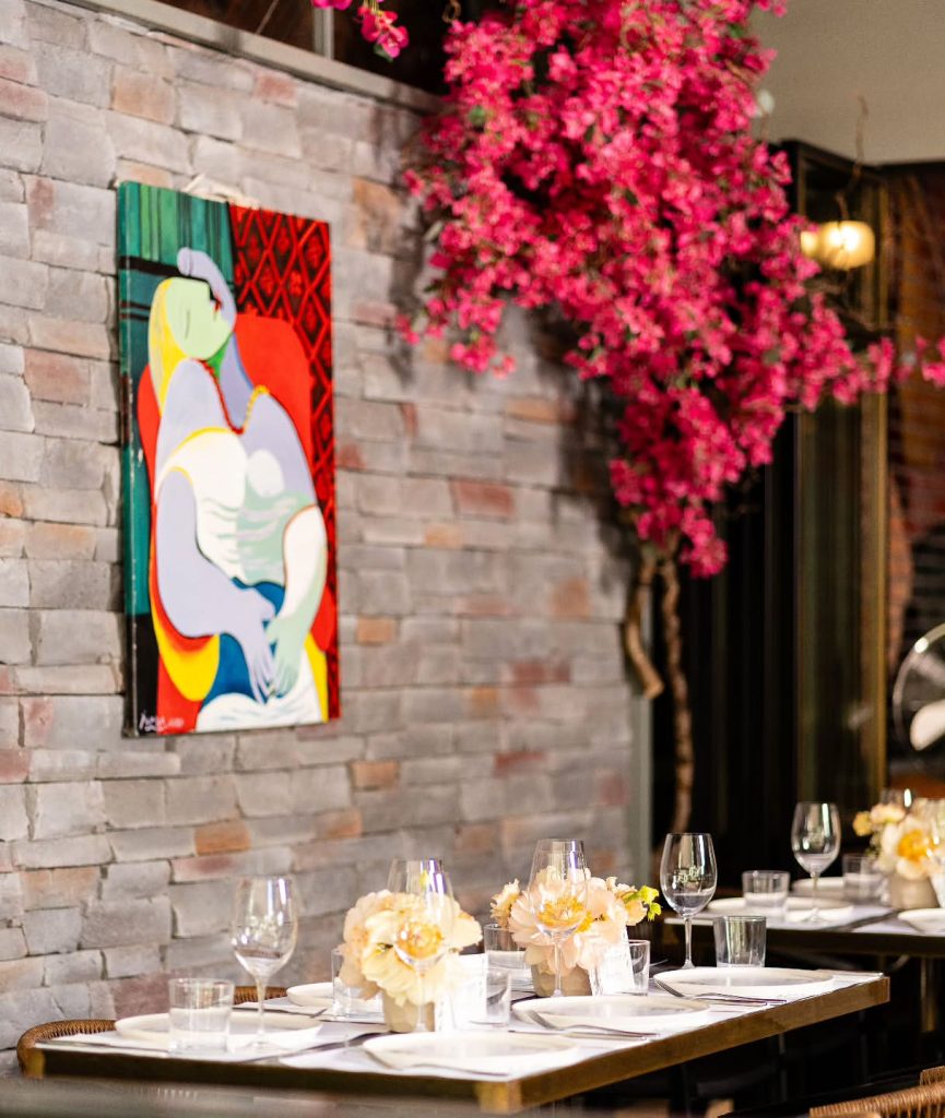 Μονμάρτη Wine Bar Restaurant: Η τέχνη ως μέρος του wine dining στη Θεσσαλονίκη - FlagInLife