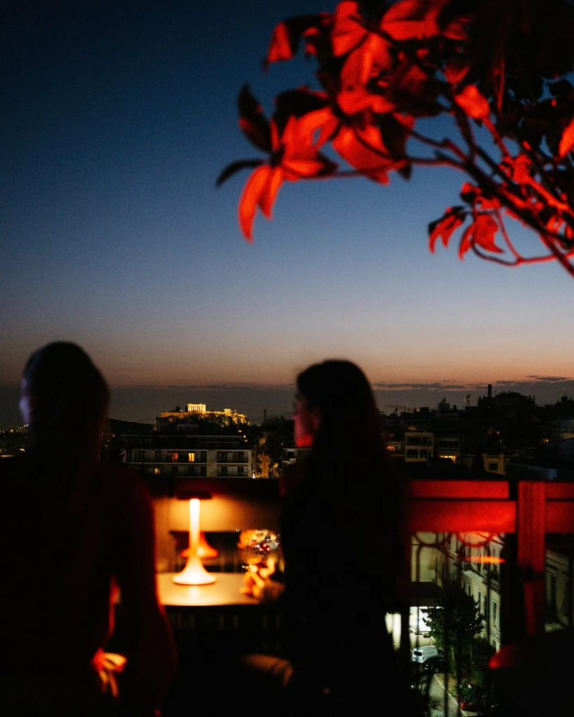 Αθήνα από ψηλά: 3 rooftops για cocktails, sunset και καλό φαγητό για το αποκαλόκαιρο - FlagInLife