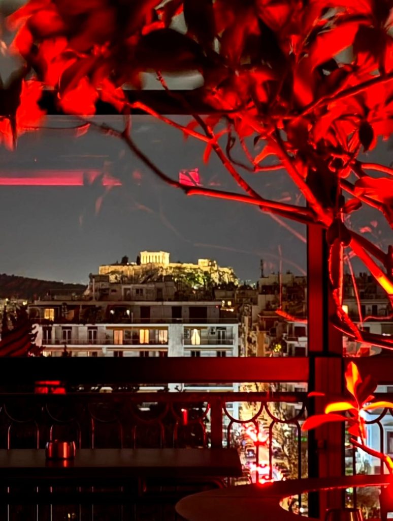 Αθήνα από ψηλά: 3 rooftops για cocktails, sunset και καλό φαγητό για το αποκαλόκαιρο - FlagInLife