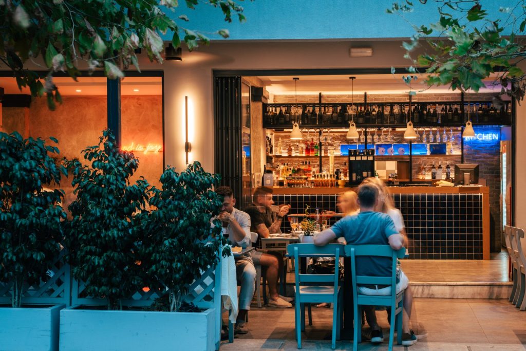 Broadway Κως: Η σύγχρονη ελληνική κουζίνα μέσα από το βλέμμα του Γιάννη Παπακωνσταντίνου 1 Broadway Κως: Η σύγχρονη ελληνική κουζίνα μέσα από το βλέμμα του Γιάννη Παπακωνσταντίνου - FlagInLife