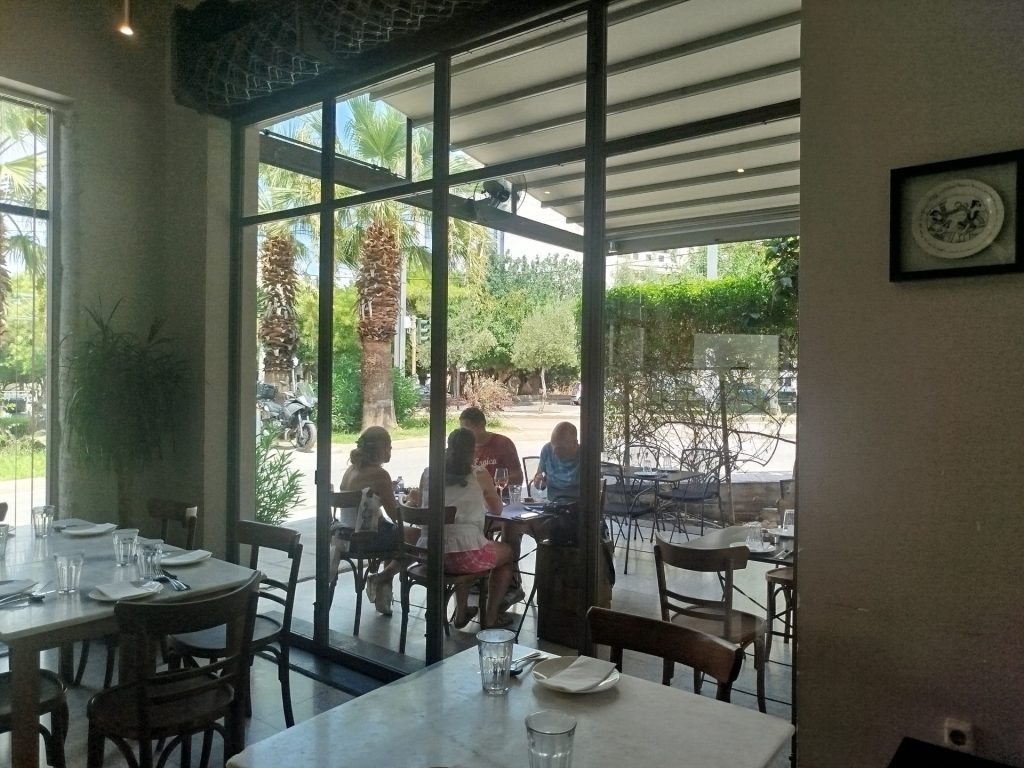 ΦΙΤΑ: Ο Δημήτρης Δημητριάδης υπηρετεί πιστά την ελληνική κουζίνα σε μια σύγχρονη εκδοχή στον Νέο Κόσμο - FlagInLife