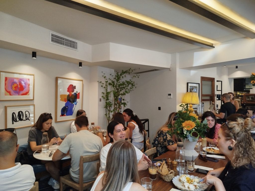 Το Ohh Boy και το τίμημα της επιτυχίας στο Παγκράτι 4 Το Ohh Boy και το τίμημα της επιτυχίας στο Παγκράτι - FlagInLife