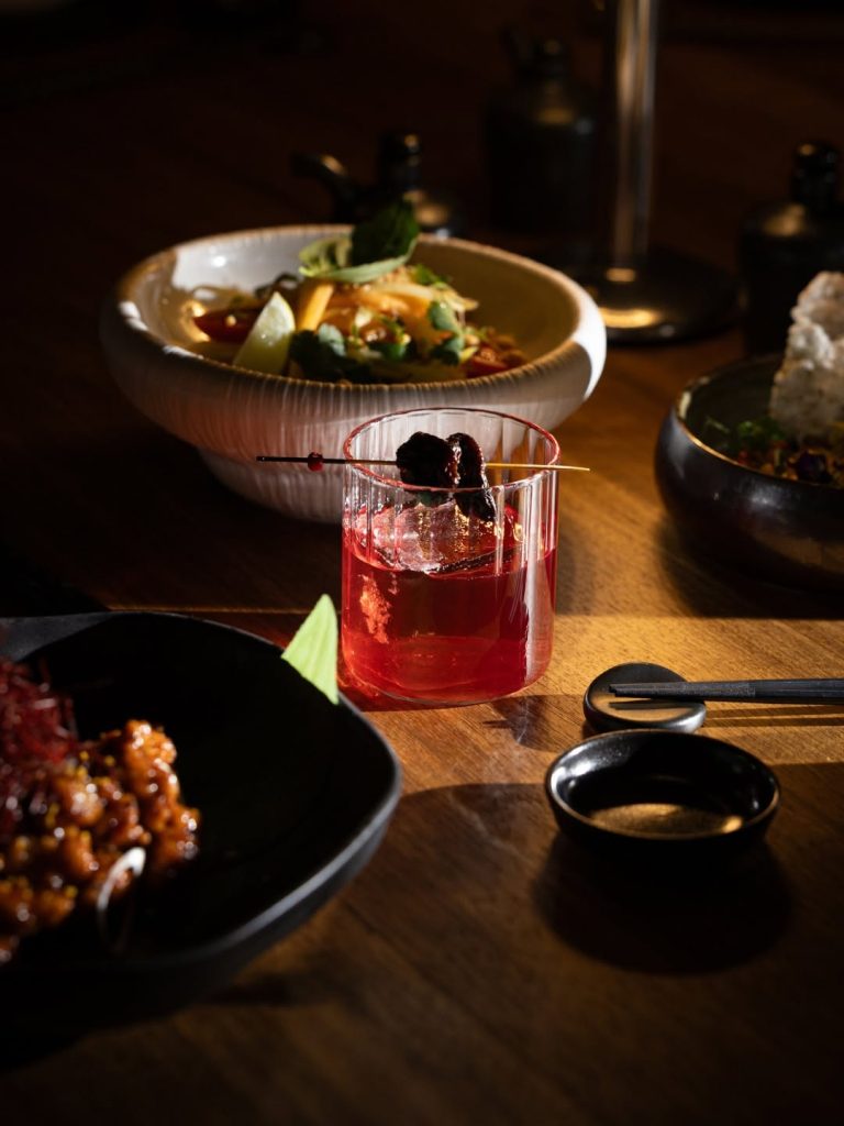 Αθήνα από ψηλά: 3 rooftops για cocktails, sunset και καλό φαγητό για το αποκαλόκαιρο - FlagInLife