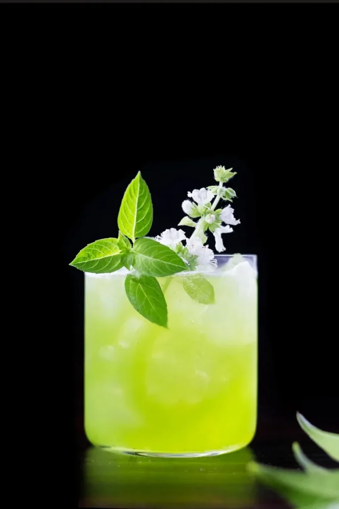 Gin Cocktails στο σπίτι: 3 εύκολες συνταγές για να παρατείνουμε το καλοκαίρι - FlagInLife