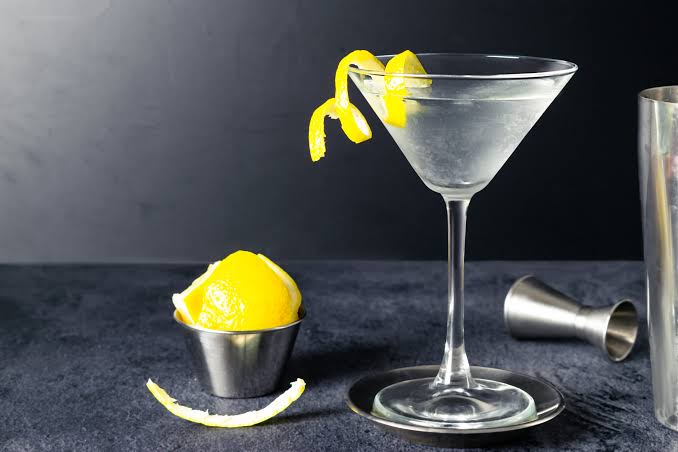 Gin Cocktails στο σπίτι: 3 εύκολες συνταγές για να παρατείνουμε το καλοκαίρι - FlagInLife